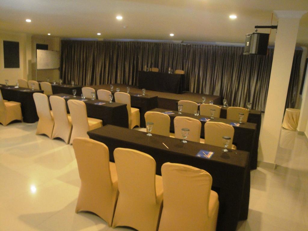 Ramayana Hotel Makassar Exterior foto