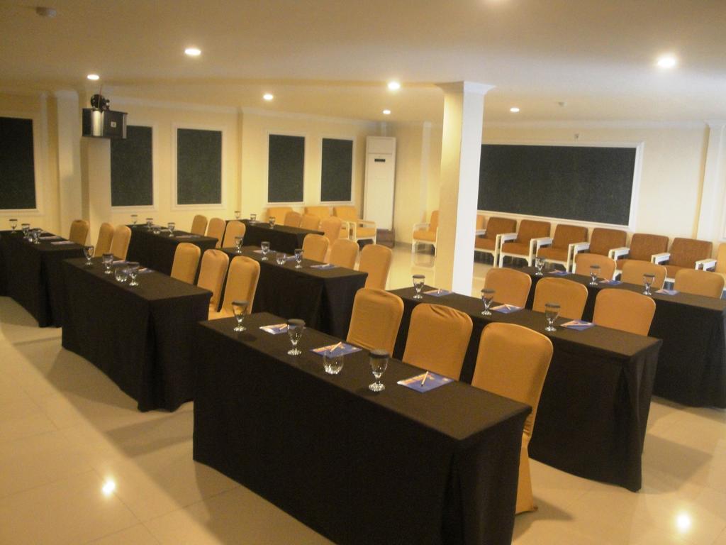 Ramayana Hotel Makassar Exterior foto