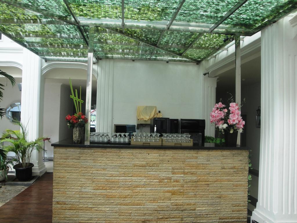 Ramayana Hotel Makassar Exterior foto