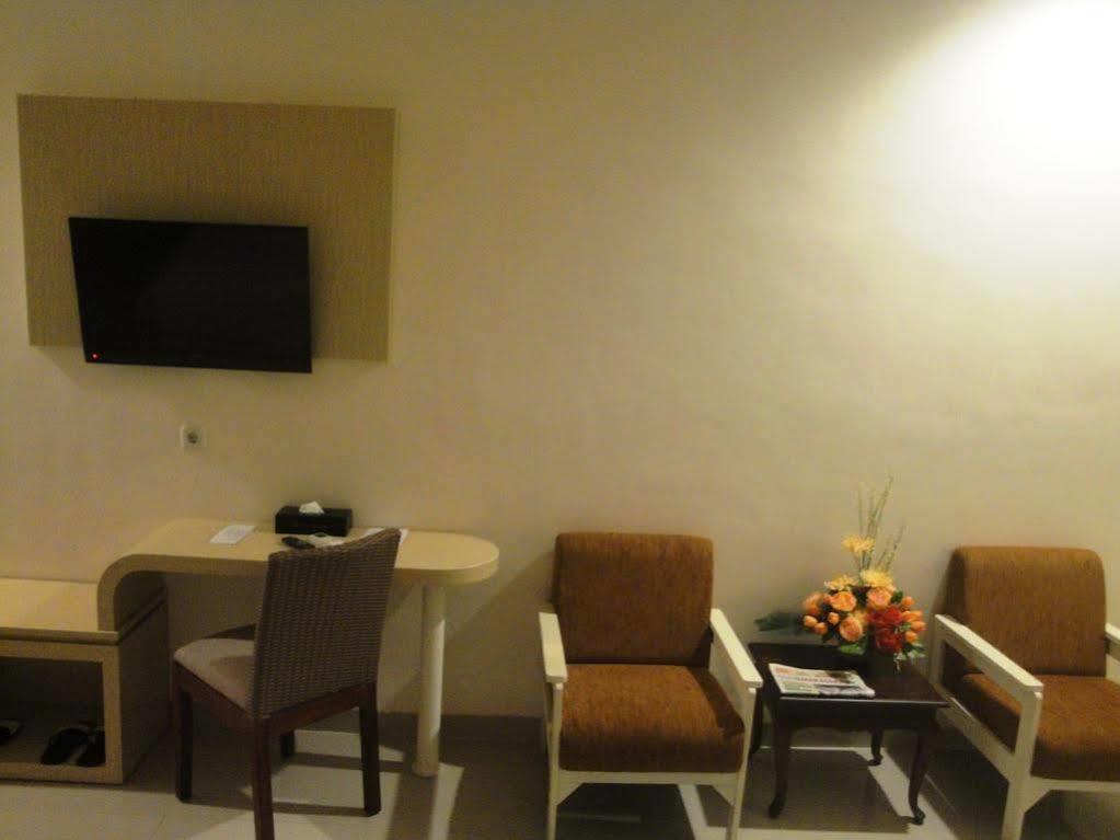 Ramayana Hotel Makassar Exterior foto