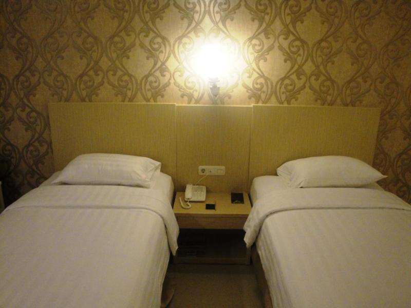 Ramayana Hotel Makassar Exterior foto