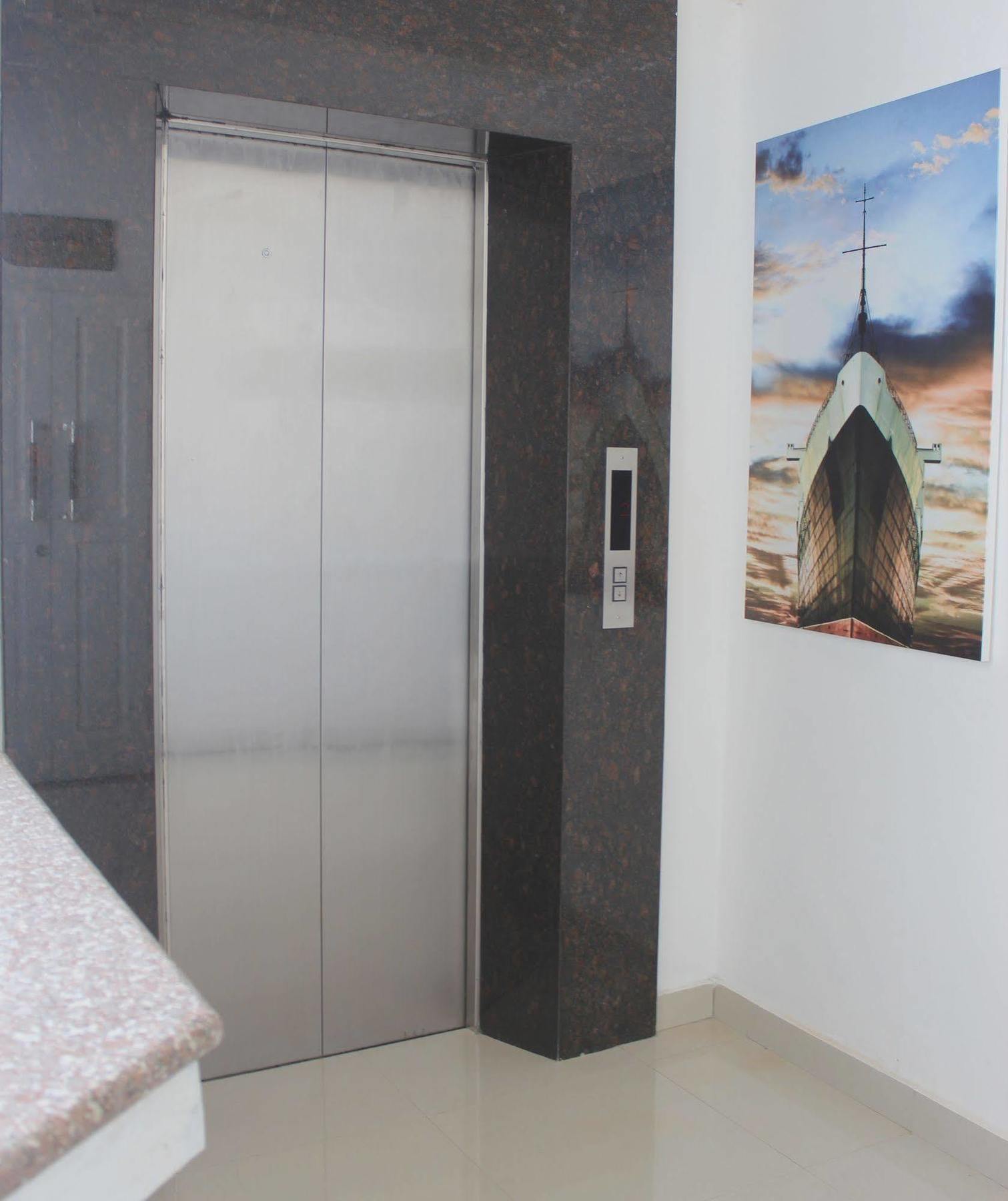 Ramayana Hotel Makassar Exterior foto